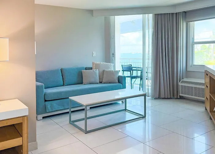 Hotel with pool: Hyatt Centric Key West Resort & Spa