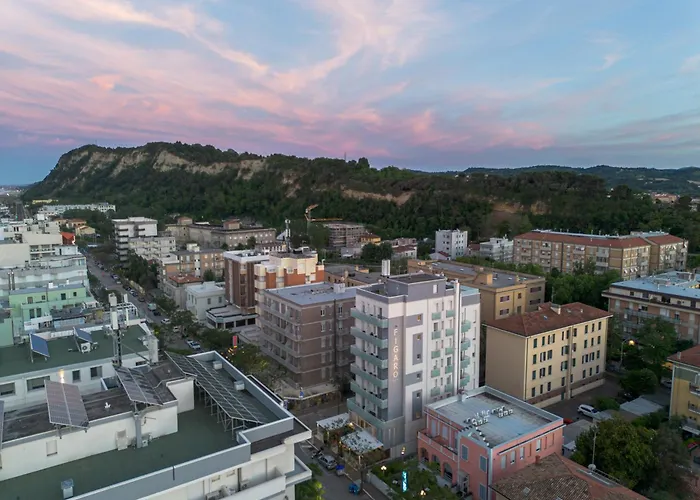 Hotel con piscina: Amadei Hotel Figaro&Apartments