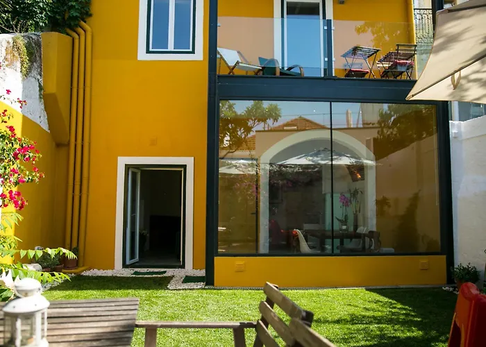 Hotel near College: 54 Santa Catarina Apartments