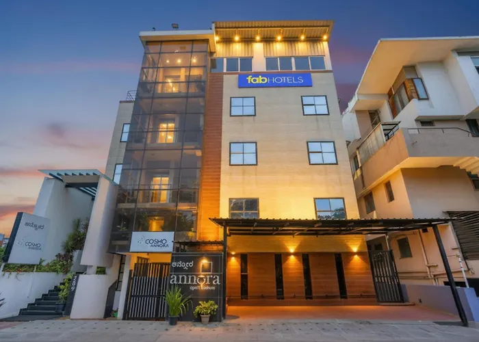 Beach hotel: Fabhotel Upstream