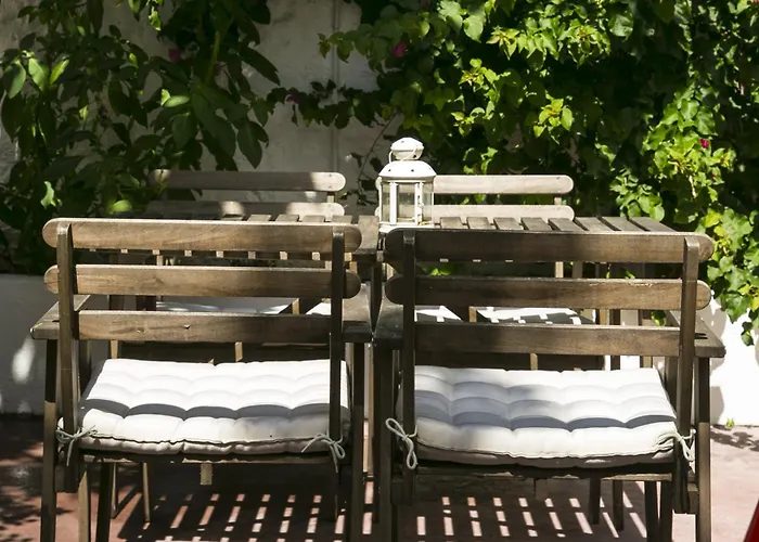 Hotel near College: 54 Santa Catarina Apartments