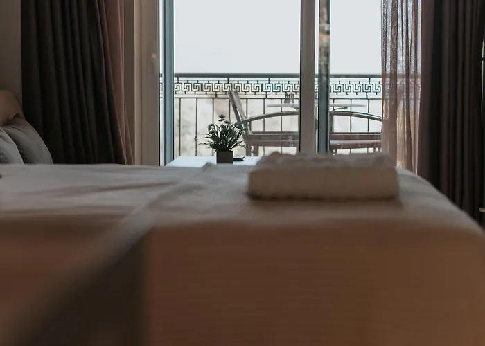 Akron Luxury Holidays