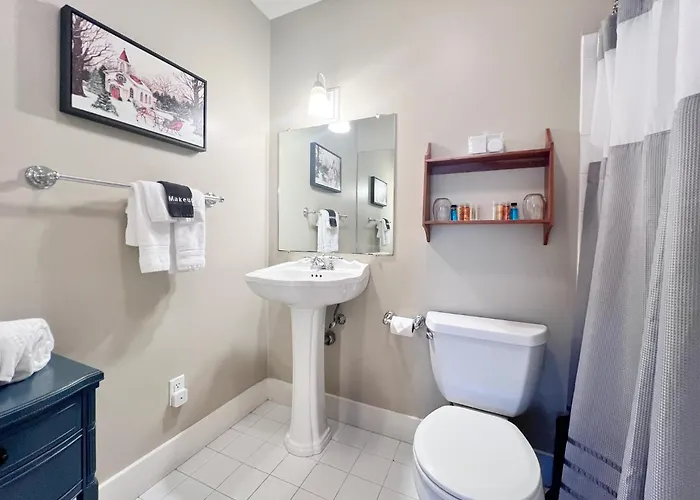 The Four Columns Inn & 1832 Tavern