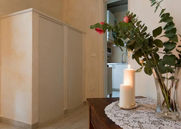 Hotel near College: San Lorenzo Apartments
