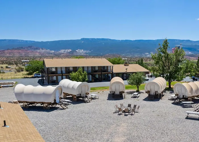 Motel: Broken Spur Inn & Steakhouse