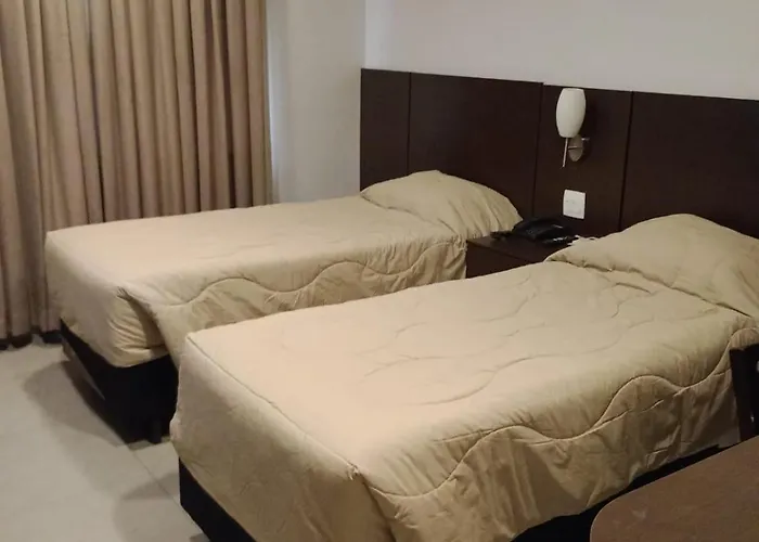 Hotel 3 estrelas: Hotel Lugus
