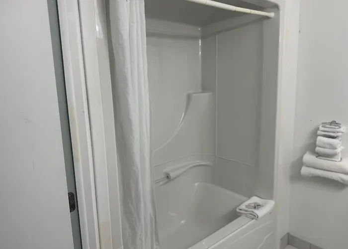 Travelodge By Wyndham Drummondville