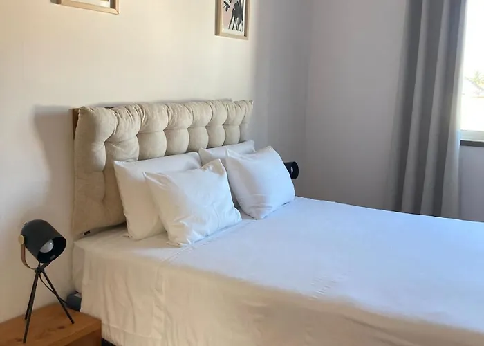 Porto Pim Guest House