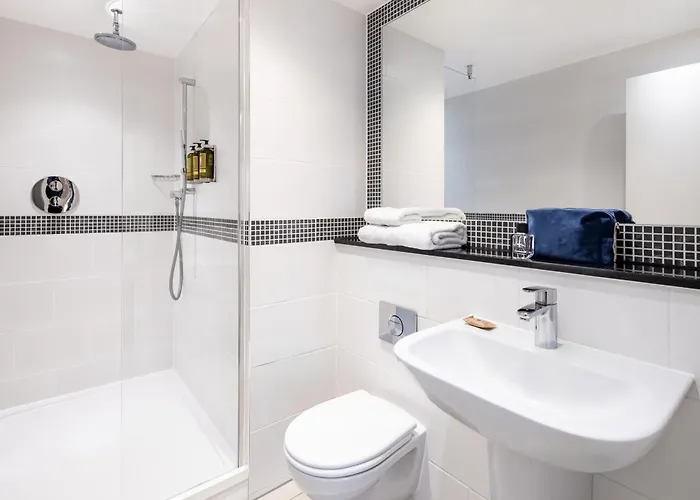 Central hotel: Marlin Waterloo