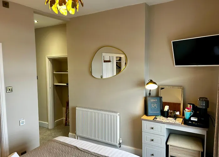 4 star hotel: Hotel No5, Beachfront With Free Private Car Park