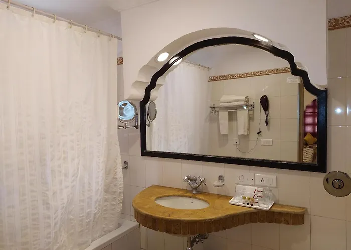 Hotel Heritage Inn A Luxury Retreat In City Center