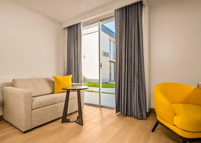 Hotel with pool: B&B Hotel Orlando International Drive Near Universal - Newly Renovated!