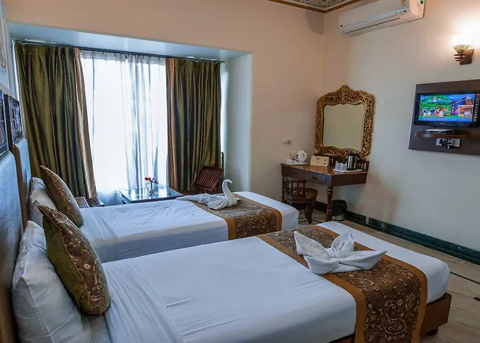 Nahargarh Haveli-Near Train Station Metro