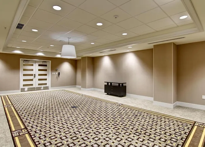 Hampton Inn And Suites - Downtown