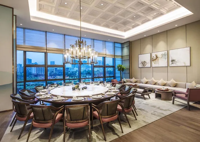 Doubletree By Hilton Shenzhen Longhua: Central Location Near Metro & Attractions