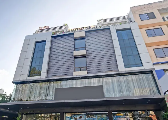 Super Townhouse Divya Palace
