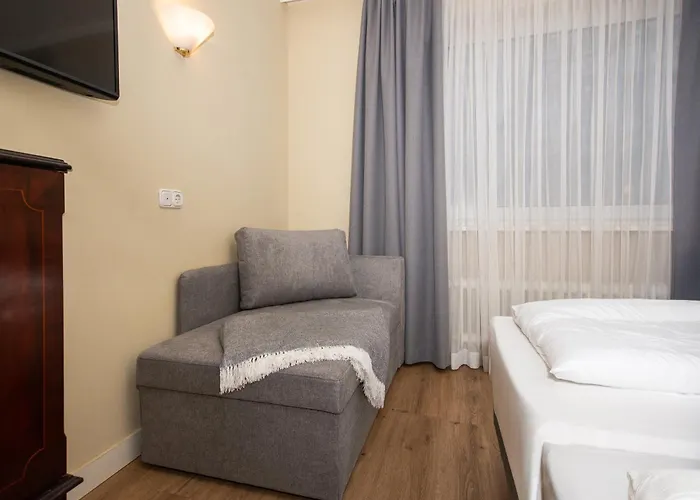 Hotel Altmünchen by Blattl