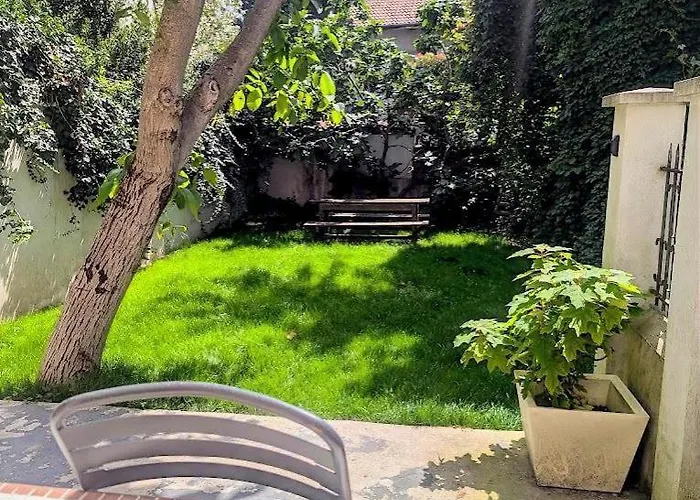 MAISON JARDIN ET PARKING PRIVé Dans