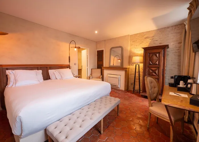 Les Remparts Hotels Et Demeures Historiques