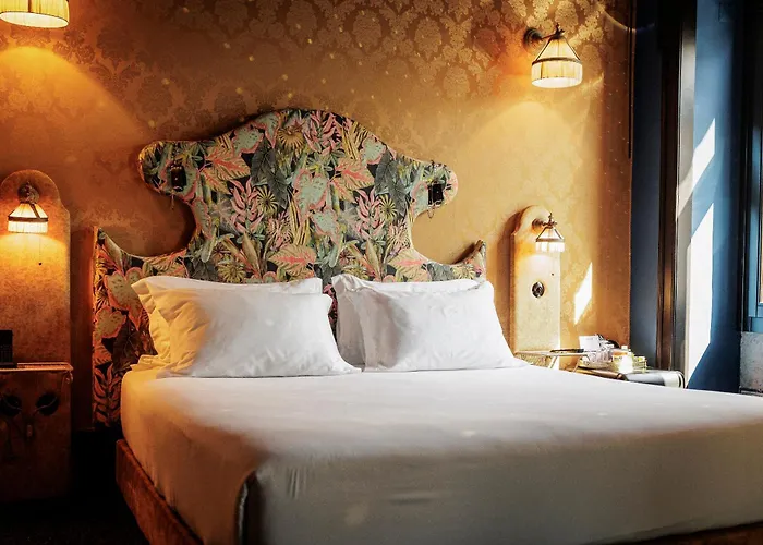 Albergo centrale: Pensao Amor Madam'S Lodge