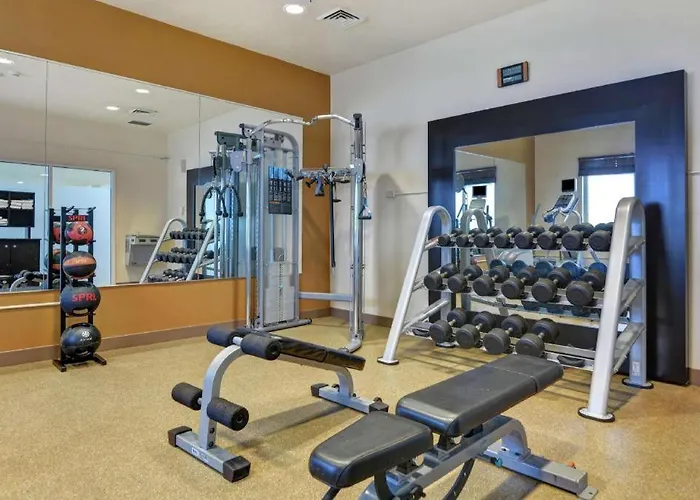 Hotel with Tennis: Hilton Garden Inn Oshkosh