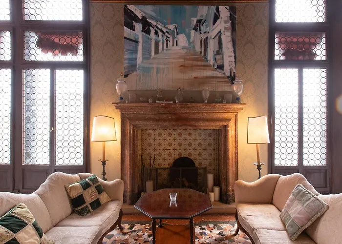 Palazzetto Pisani Grand Canal