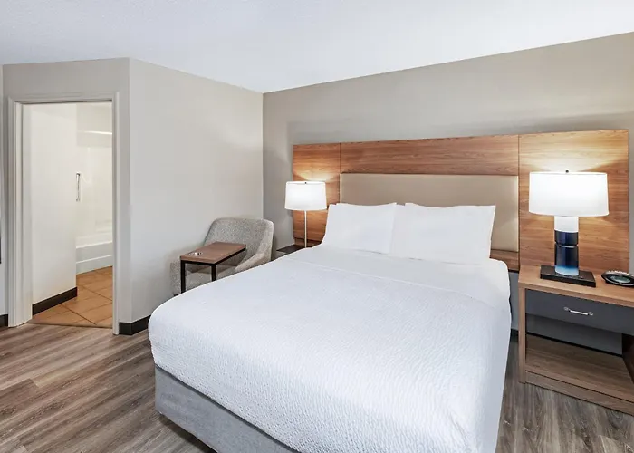 Candlewood Suites - West By Ihg