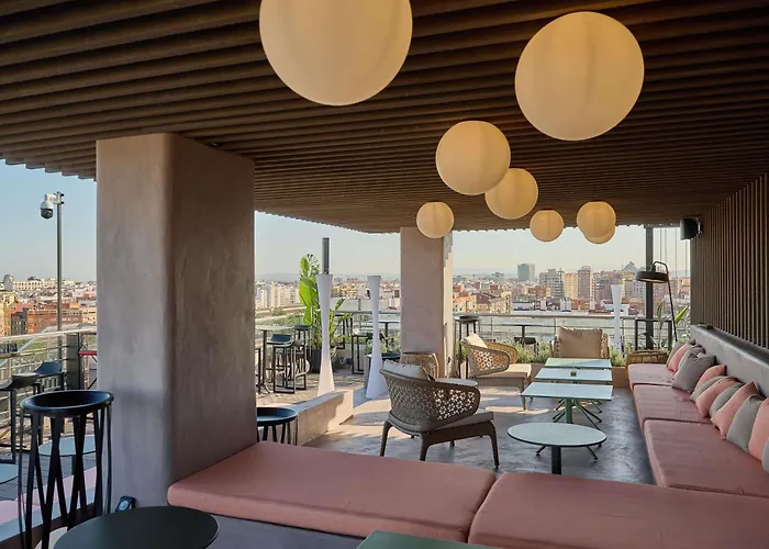 Central hotel: Novotel Valencia Lavant