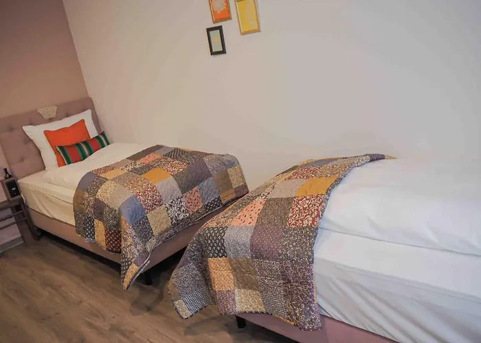 Tante ALMA's Mülheimer Hotel