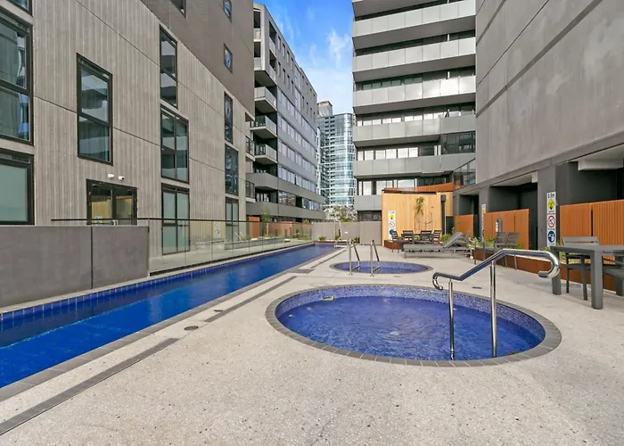 Hotel with pool: Melbourne City Apartment Hotel