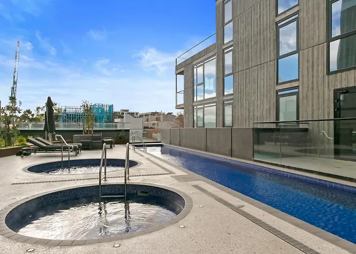 Hotel with pool: Melbourne City Apartment Hotel