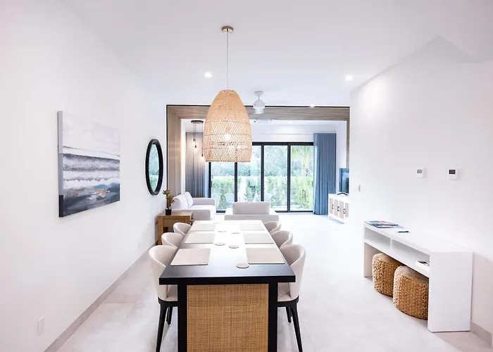 Seascape Townhomes On Gracebay