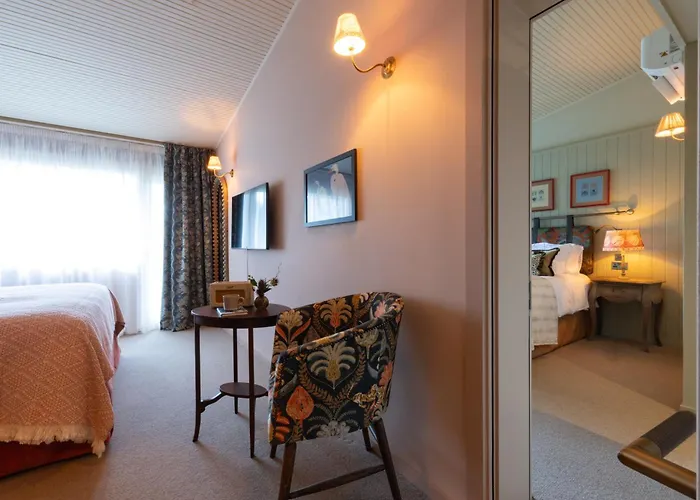 The Potters Heron - A Heartwood Inn