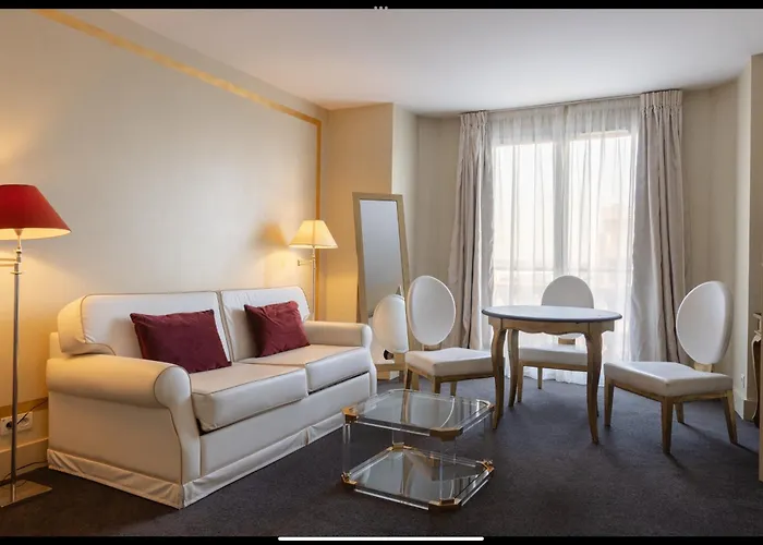 Hotel mit Hund Renoir