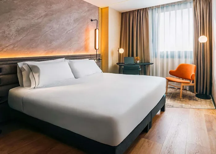 Central hotel: Novotel Valencia Lavant