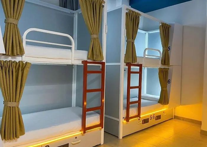 Auberge: Sun & Moon Hostel