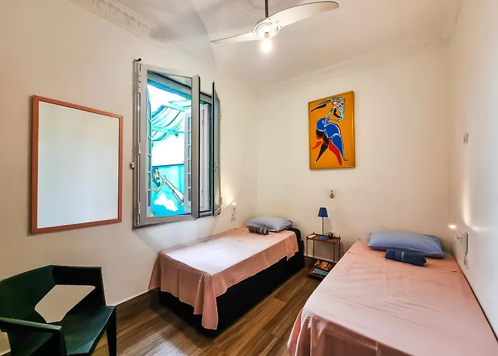 Resort: Books Hostel
