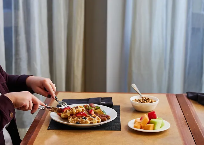 Pet Friendly hotel: Renaissance Chicago O'Hare Suites Hotel