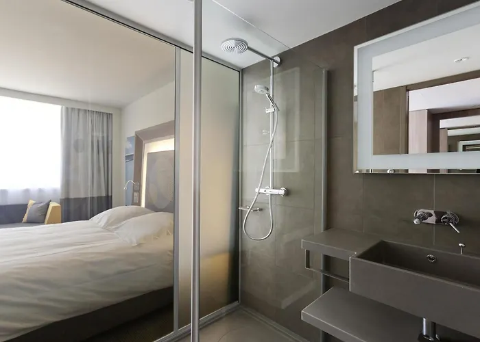 Novotel Lyon Centre-Confluence Bord De Saone