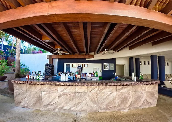 Pet Friendly hotel: Azul Ixtapa Grand All Inclusive Suites - Spa & Convention Center