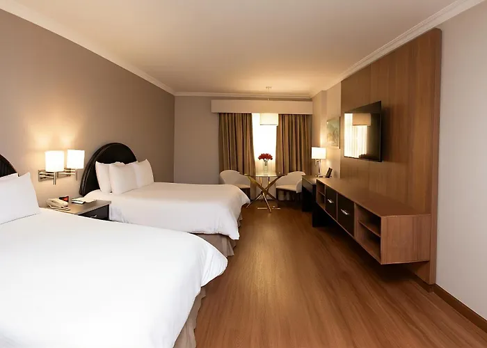 5 star hotels Plaza De Oro