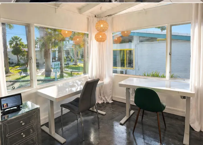 Place In The Sun - Adults Only Big Units, 24H Heated Pool & Spa In 1 Acre Park Prime Location, Dog Friendly, Top Midcentury Modern Boutique