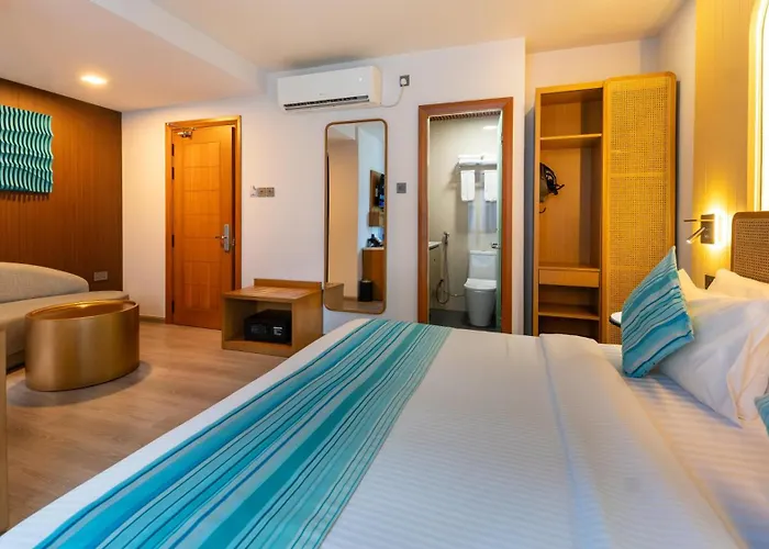 Umet Seaview Hotel With Free Airport Pick Up And Drop T&C Apply