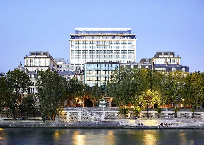 Hotel Jacuzzi: So/ Paris Hotel
