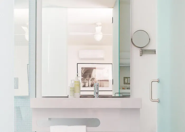Frame Hotel - Treehouse