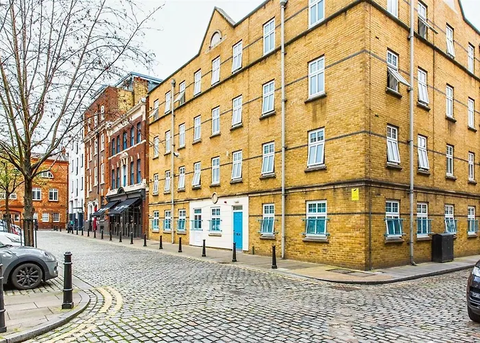 Airport Hotel: Alexander Fleming House, London