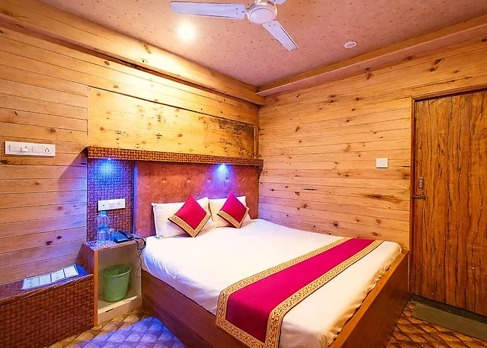 Front View Hotel Vinayak Grand Near Mall Road Best Luxury Stay In Nainital
