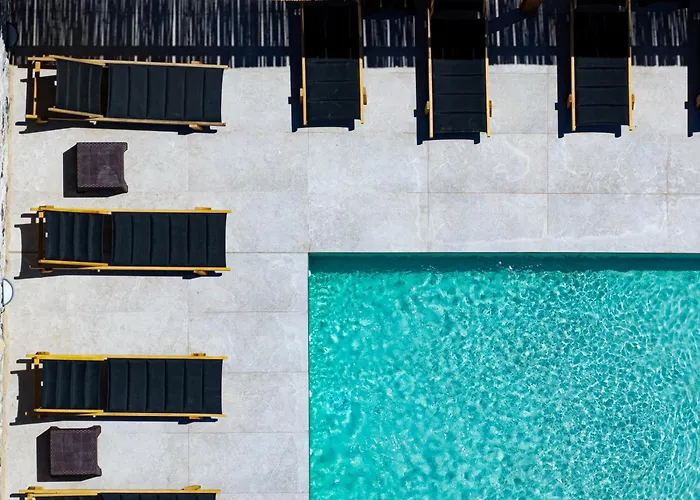 Birds Villa Apartments With Heated Pool - Including Car And Breakfast