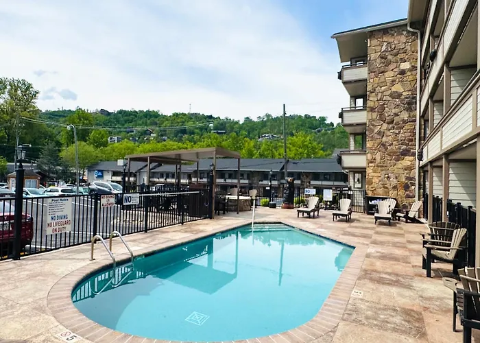 Howard Johnson By Wyndham Downtown Gatlinburg