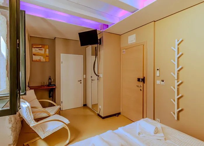 Tre Porte Rooms & Bar